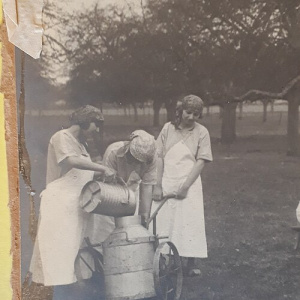 Coëtlogon - Traite en plein champ (3)